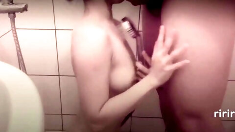 Amateur homemade teen facial after a great jerk